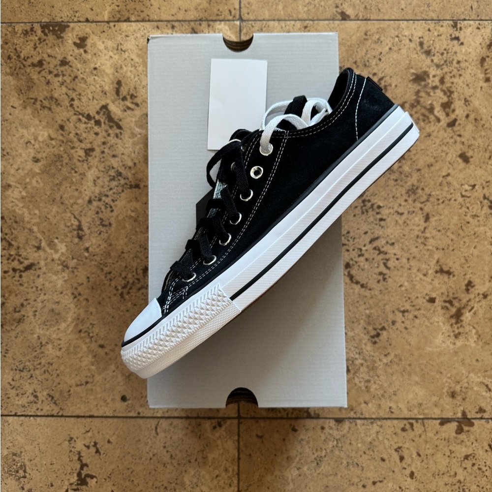 Converse Cons Chuck Taylor Suede Size 8.5 BRAND NEW
